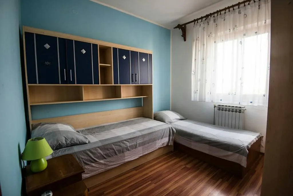 Apartments Luka Лижнян